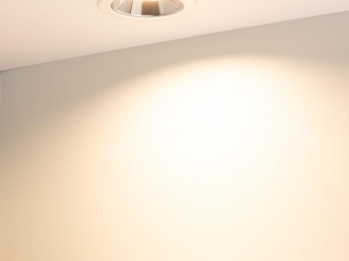Светильник предназначен для освещения торговых, офисных, жилых и других помещений. Светильник с изменяемой цветовой температурой и выключателем на корпусе. Индекс цветопередачи CRI>80 обеспечивает точное восприятие цветовых оттенков. Светильник имеет высокую светоотдачу и позволяет экономить до 90% электроэнергии, потребляемой лампами накаливания той же яркости.