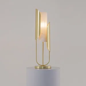 Настольный светильник Maytoni Z014TL-01G