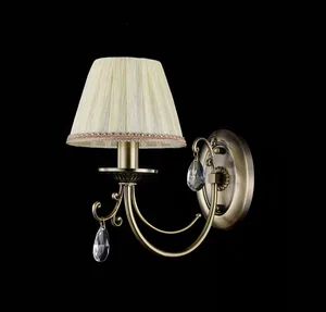 Настенный светильник (бра) Maytoni RC093-WL-01-R