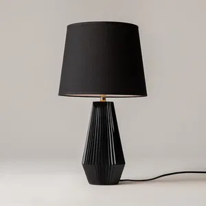 Настольный светильник Maytoni Z181-TL-01-B