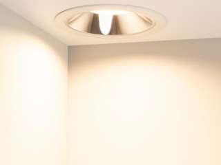 Светильник предназначен для освещения торговых, офисных, жилых и других помещений. Светильник с изменяемой цветовой температурой и выключателем на корпусе. Индекс цветопередачи CRI>80 обеспечивает точное восприятие цветовых оттенков. Светильник имеет высокую светоотдачу и позволяет экономить до 90% электроэнергии, потребляемой лампами накаливания той же яркости.