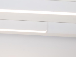 Светильники линейные серии FLAT эксплуатируются в составе модульной системы CLIP. Высокий индекс цветопередачи CRI>90 обеспечивает максимальную различимость цветовых оттенков. Широкий угол светового луча для организации общей подсветки. Безопасное напряжение питания 24 В.